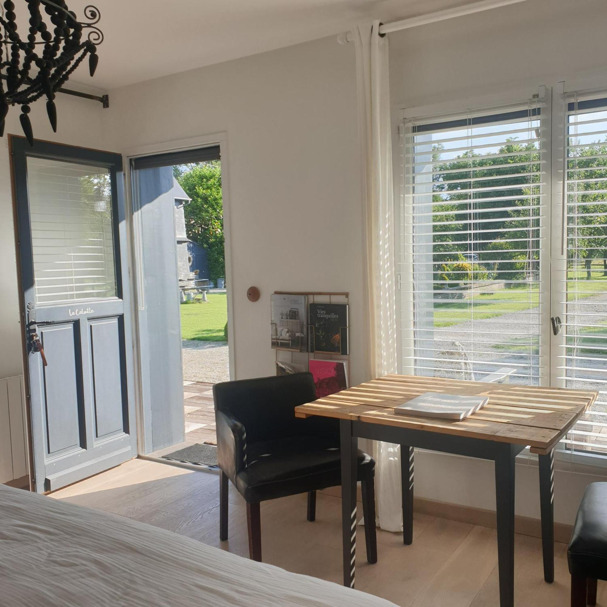 Par Hasard Ou Pas Bed and Breakfast Saint-Martin-aux-Chartrains Eksteriør billede