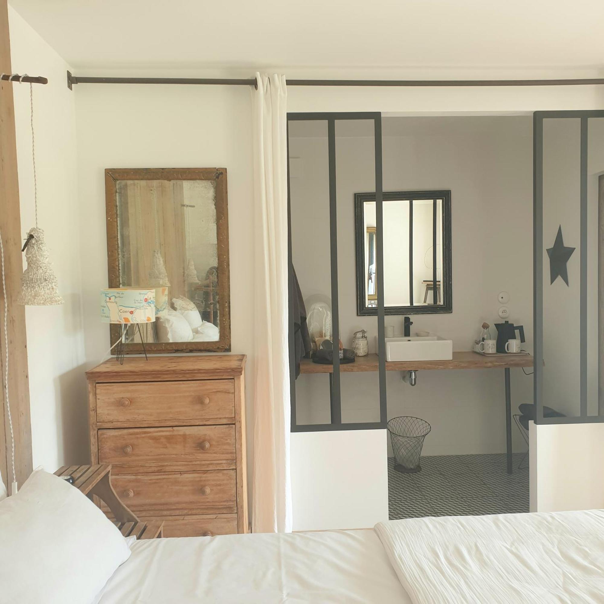 Par Hasard Ou Pas Bed and Breakfast Saint-Martin-aux-Chartrains Eksteriør billede